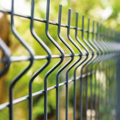 Customizable 3.8mm Wire Diameter 50×100mm Mesh Peach Post 3D Curved Fence for Villa Perimeter Protection