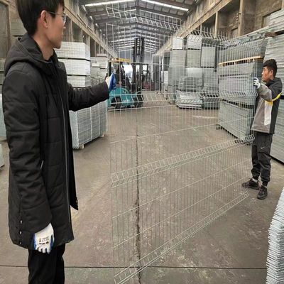 4mm قطر الأسلاك 50 X180mm 3d السياج المنحني لجدار الحدود